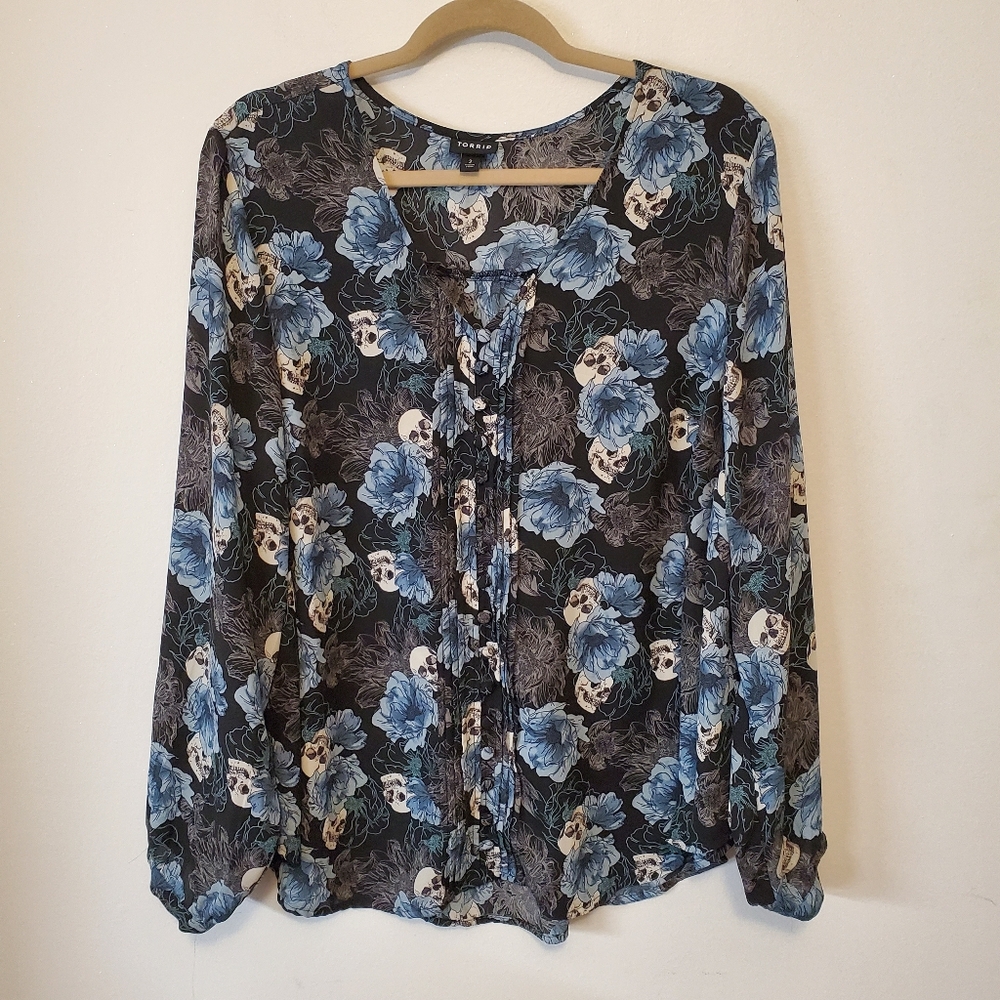 Torrid semi sheer skull design top 2X